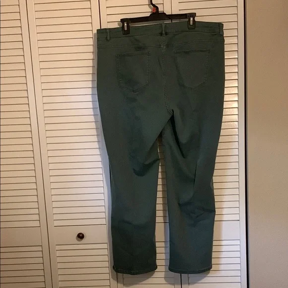 Dressbarn Green Straight Leg Jeans with Sleek Design - Picture 2 of 4